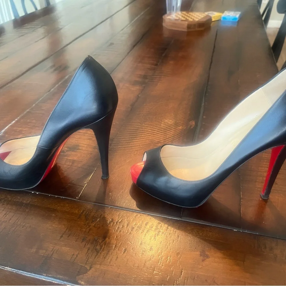- Christian Louboutin red toes - Picture 7 of 8